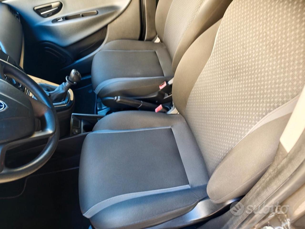 Lancia Ypsilon 1.2 69 CV 5 porte Silver