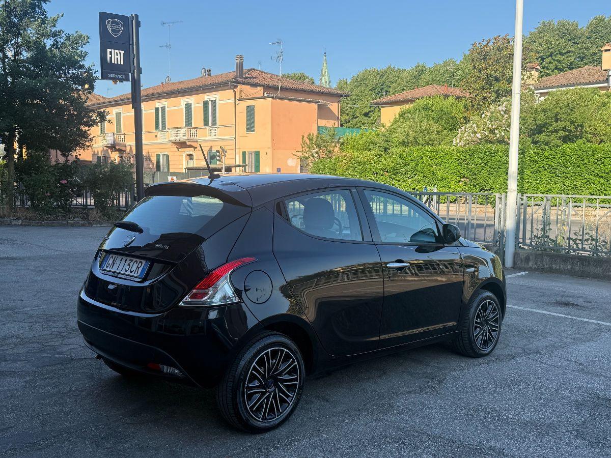 LANCIA - Ypsilon - 1.0 FireFly 5p.S&S Hyb. Platino