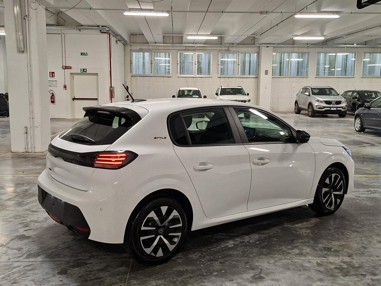 Peugeot 208 1200 PureTech 75CV Style 5 Porte Km. 0