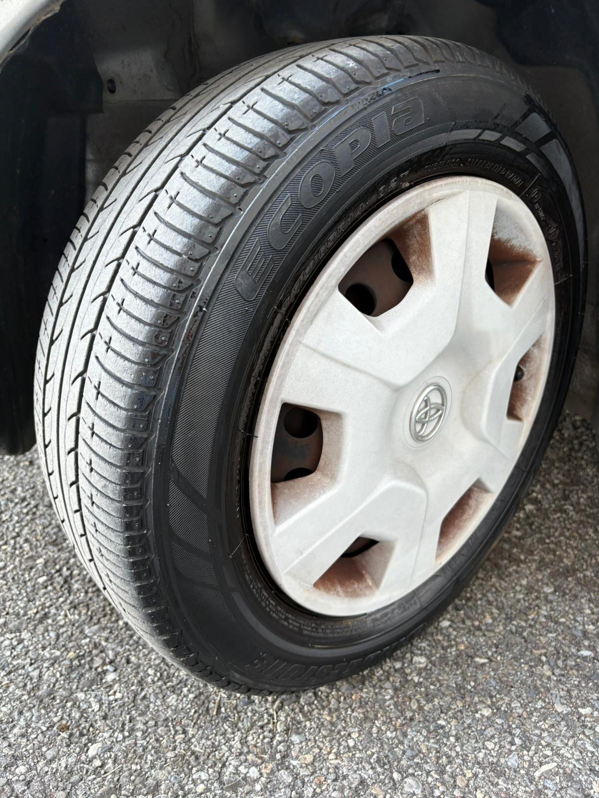 Toyota Yaris 1.0i 16V 5 porte NEOPATENTATI