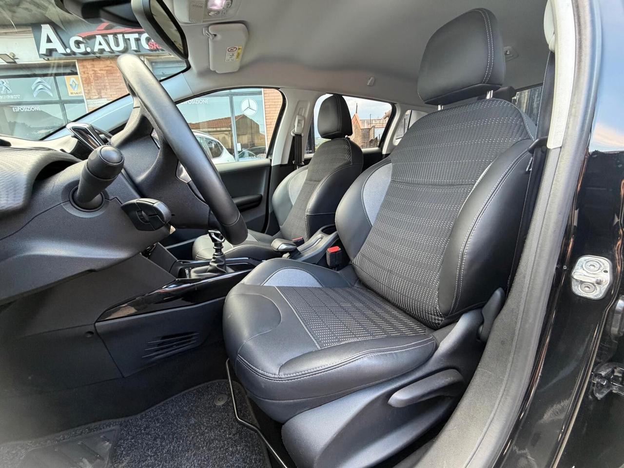 Peugeot 2008 BlueHDi 100 S&S Black Matt