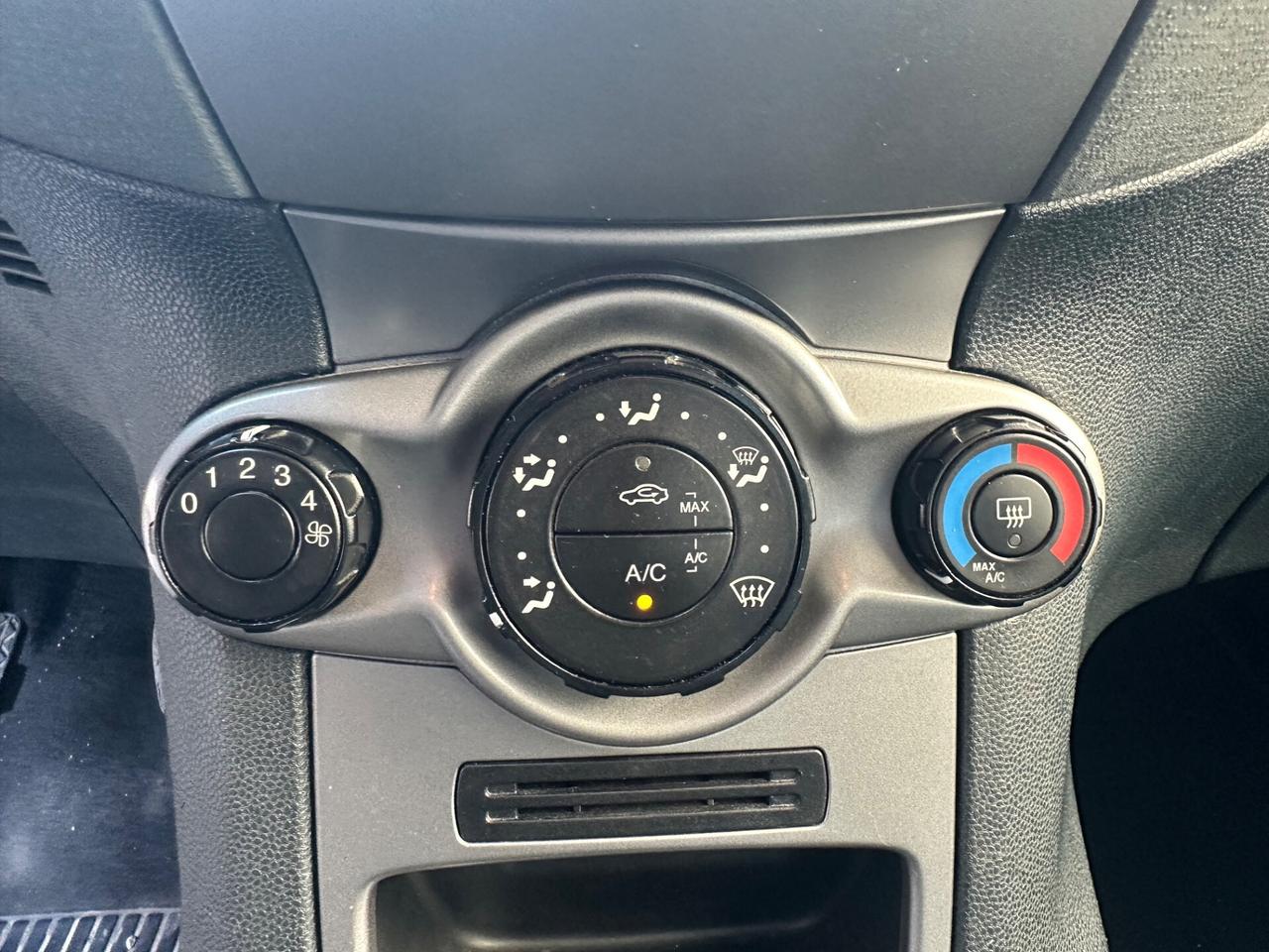 Ford Fiesta 1.2 82CV BENZINA EURO 5 NEOPATENTATI