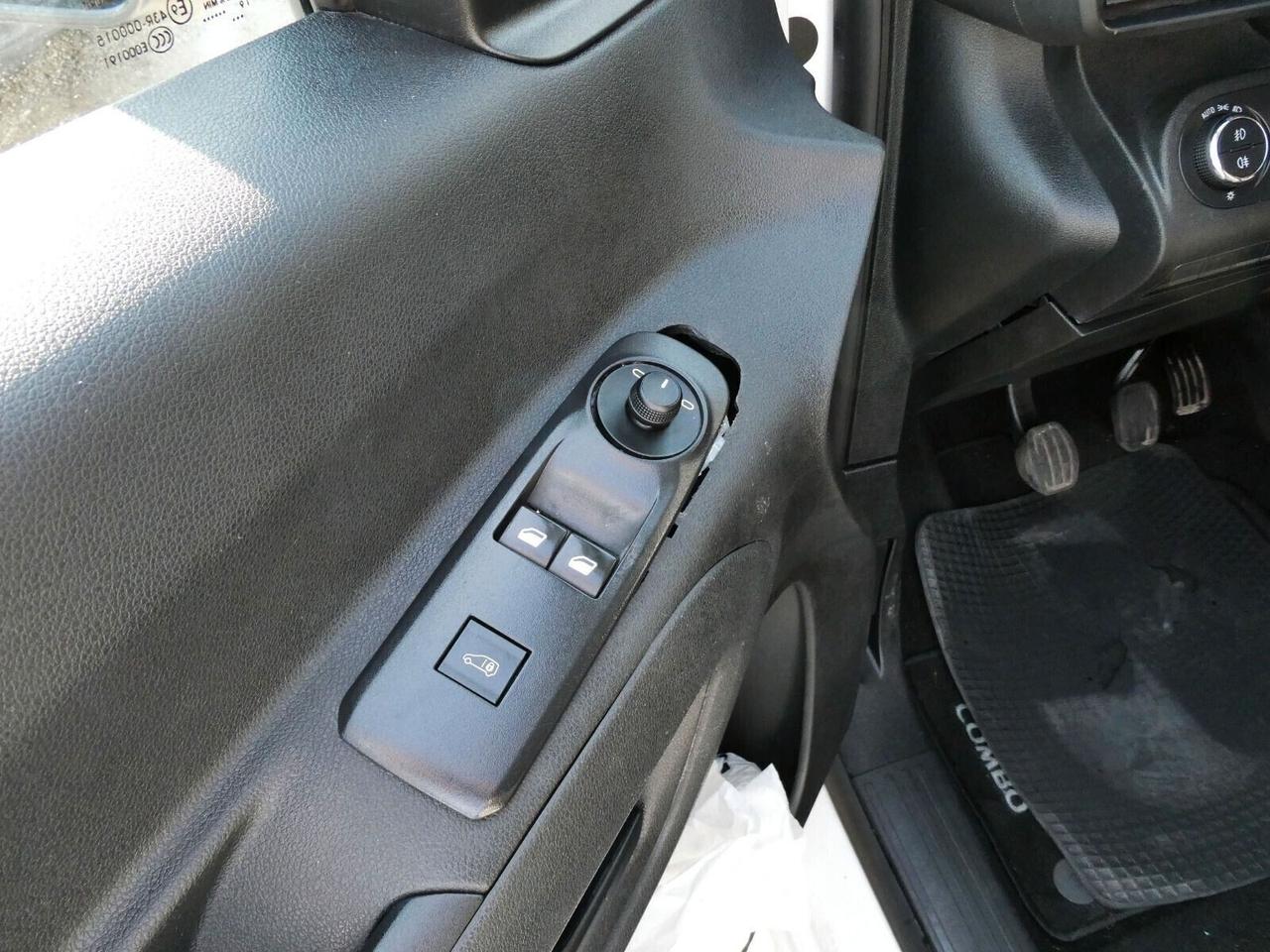 OPEL COMBO CON 3 POSTI EURO6D SUPER PREZZO!