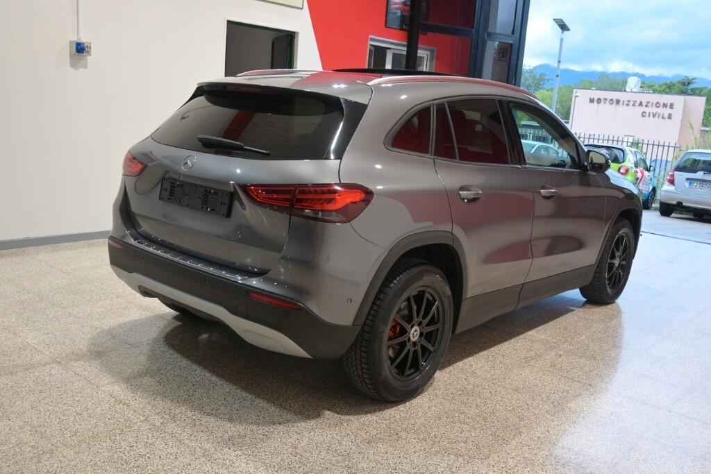 MERCEDES-BENZ GLA 180D 115CV AUTOMATIC BUSINESS SOLUTION ( DISTRONIC - TETTO PANORAMICO APR. - NAVI PREMIUM - PARK ASSIST - TELECAMERA POST. )