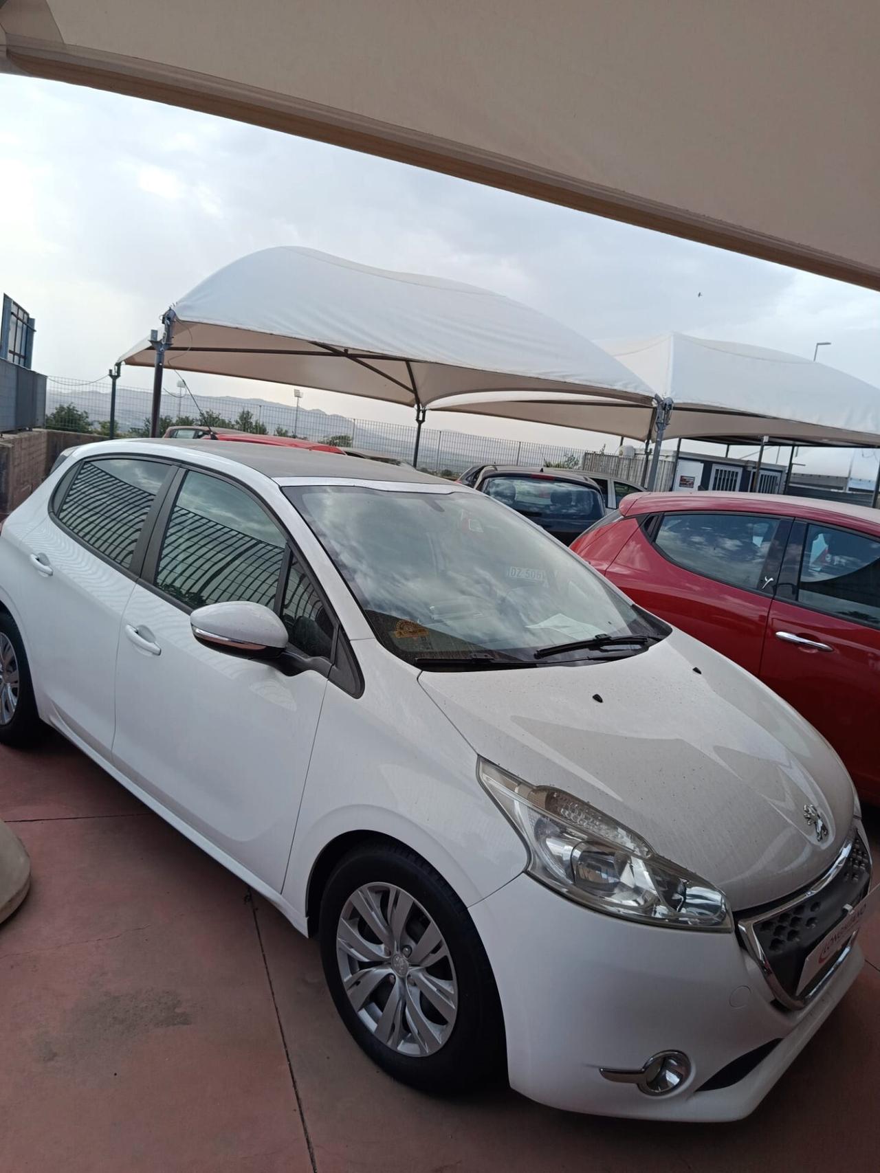 Peugeot 208 1.4 e-HDi 68 CV Stop&Start robotizzato 5 porte