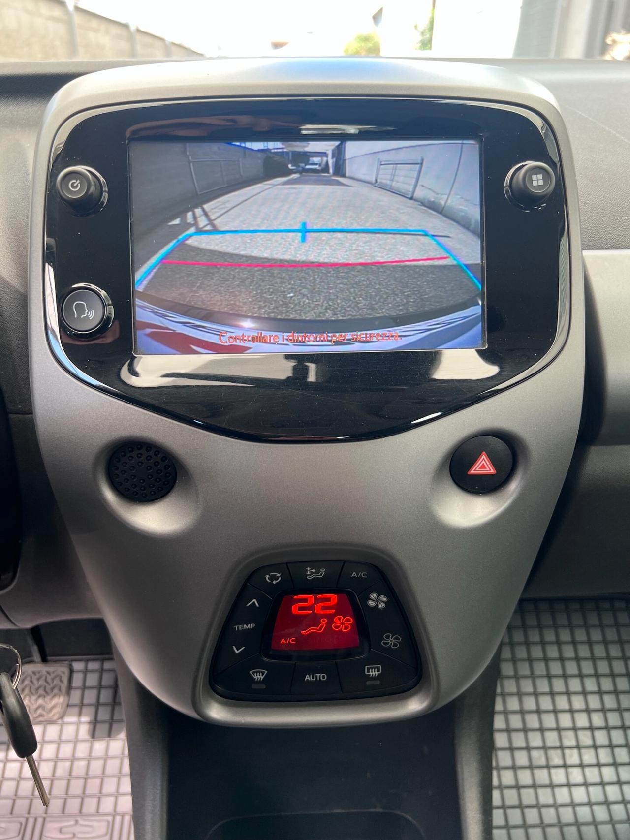 Toyota Aygo 5pt 1.0 72cv X-PLAY CLIMA/TELCAMERA/15; PERFETTA!!