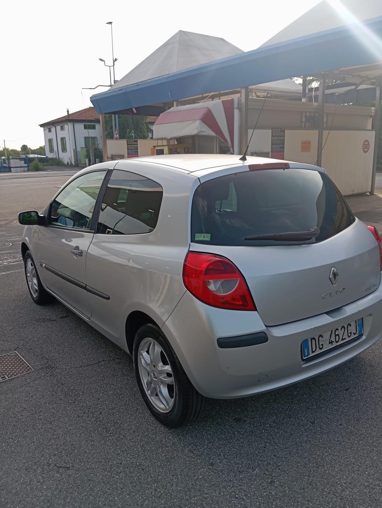 Renault Clio 1.2 16V 3 porte Luxe