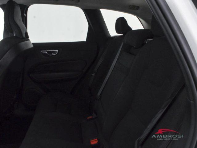 VOLVO XC60 2.0 b4 Momentum Pro auto - PER OPERATORI DEL SETTO