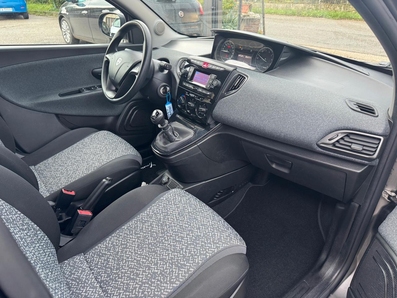 Lancia Ypsilon 1.0 FireFly 5 porte S&S Hybrid Silver Plus