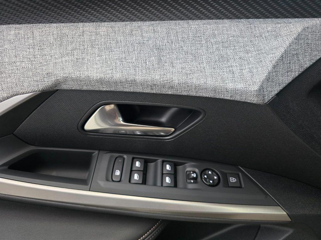 Peugeot 3008 Hybrid 145CV e-DCS6 Allure