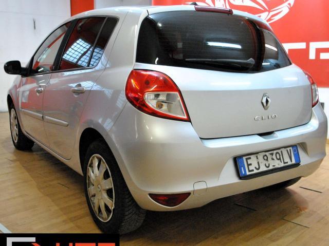 Renault Clio Clio III 2009 5p 1.2 16v Dynamique Gpl