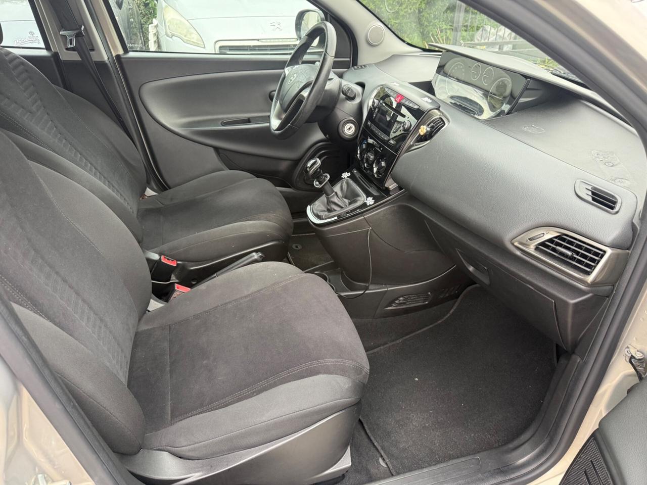 Lancia Ypsilon 1.2 69 CV 5 porte S&S Platinum