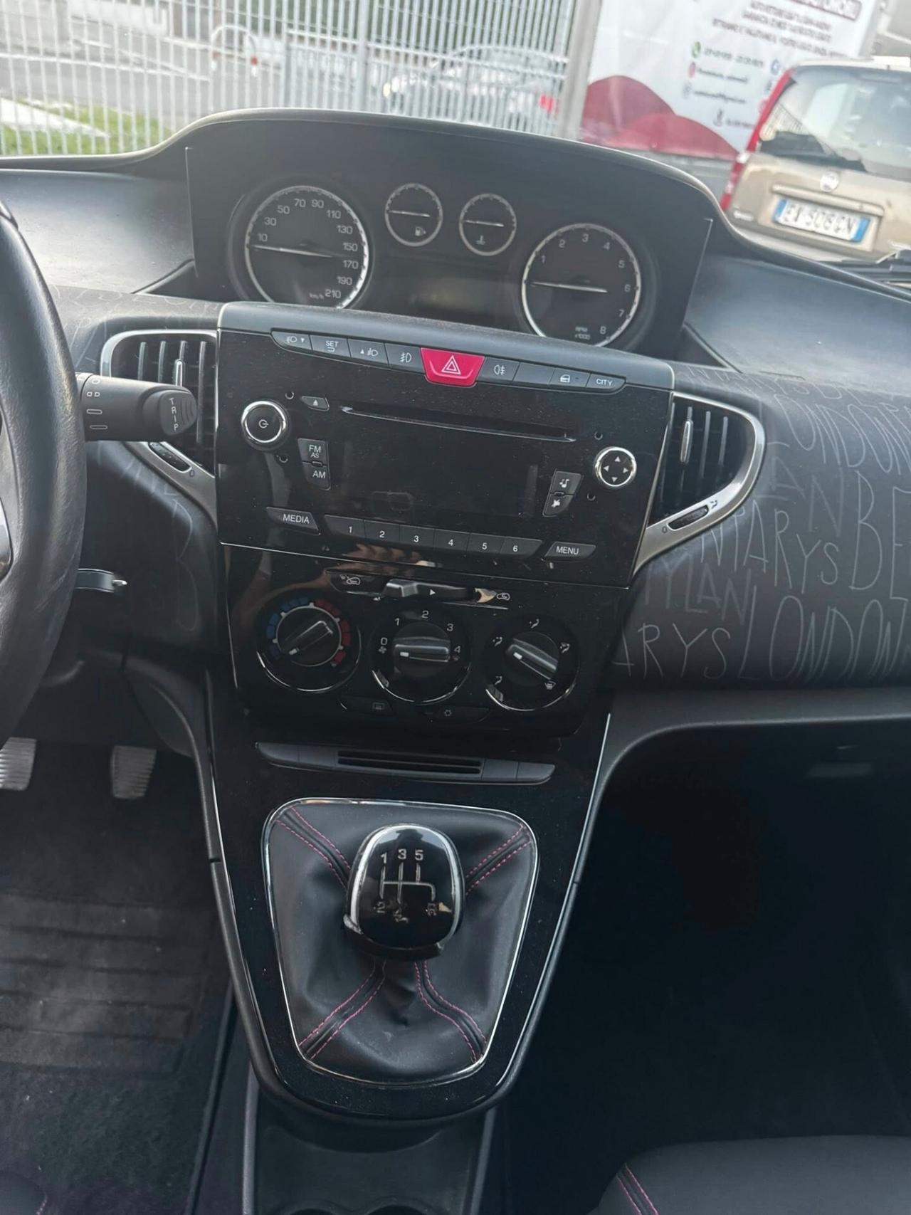 Lancia Ypsilon 1.2 69 CV 5 porte S&S Platinum