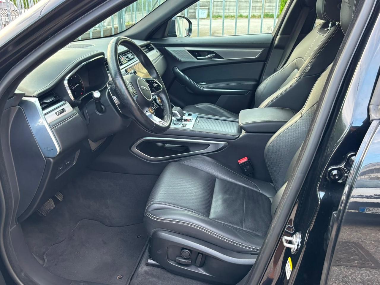 Jaguar F-Pace 2.0 D 204 CV AWD aut. R-Dynamic SE