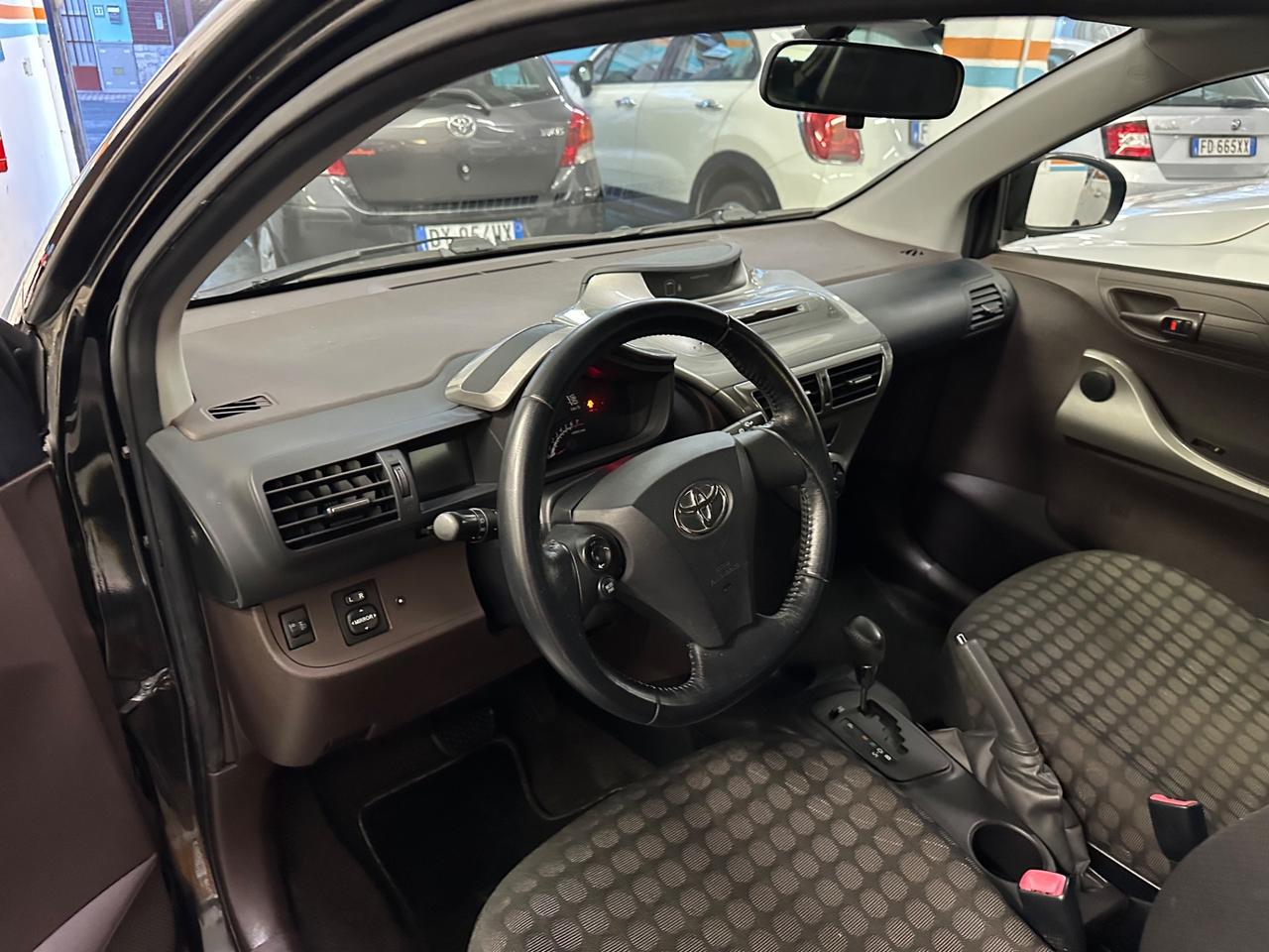 Toyota iQ 1.0 - Autonavigli