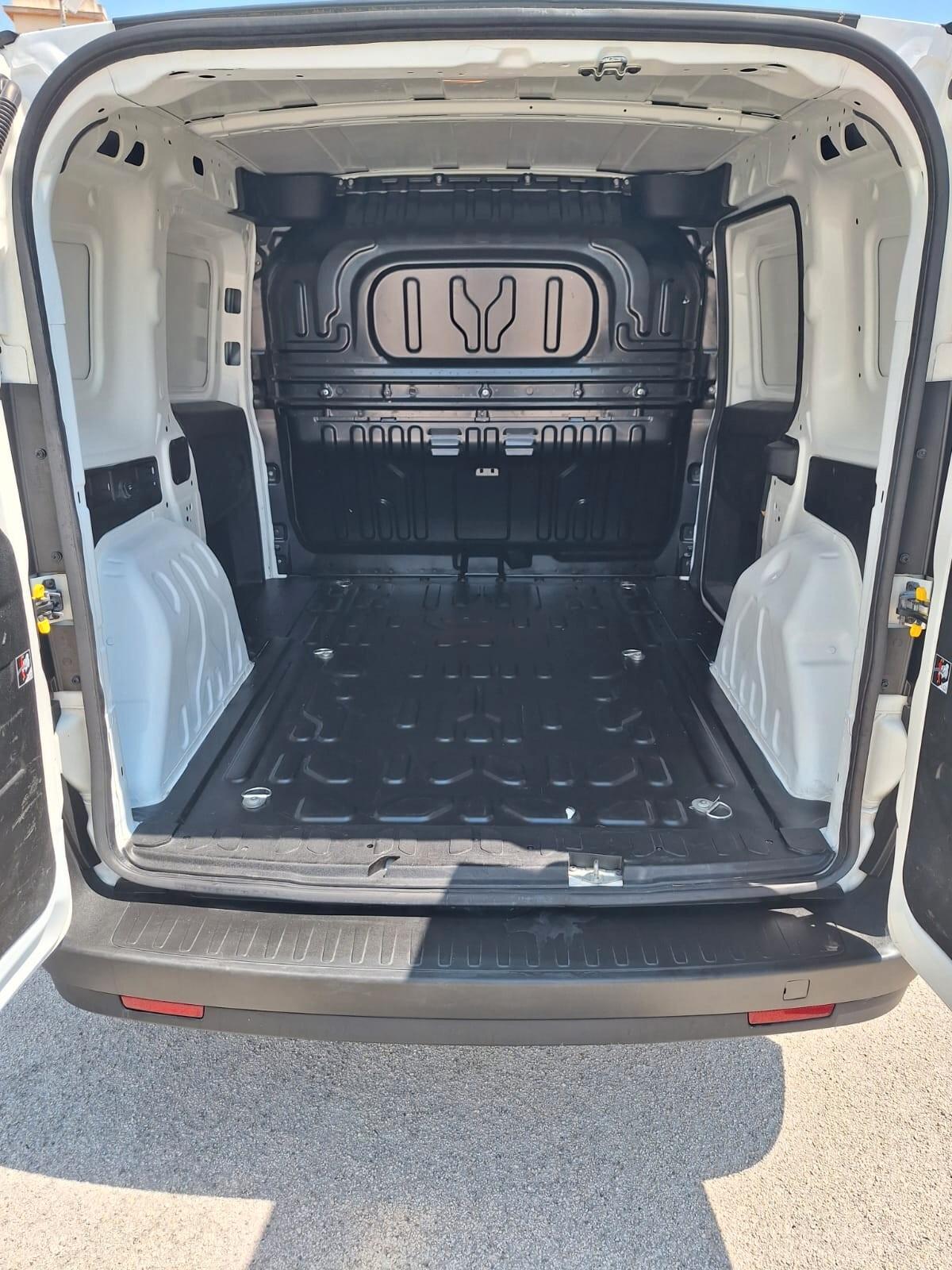 Fiat Doblo 1.6MJT 105CV 3 posti Cargo Lounge 2021