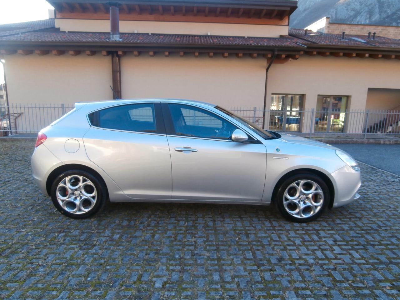 Alfa Romeo Giulietta 1.6 JTDm-2 105 CV Neopatentati