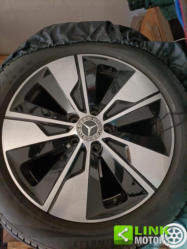 MERCEDES-BENZ V 220 d Automatic Sport Compact Night Edition