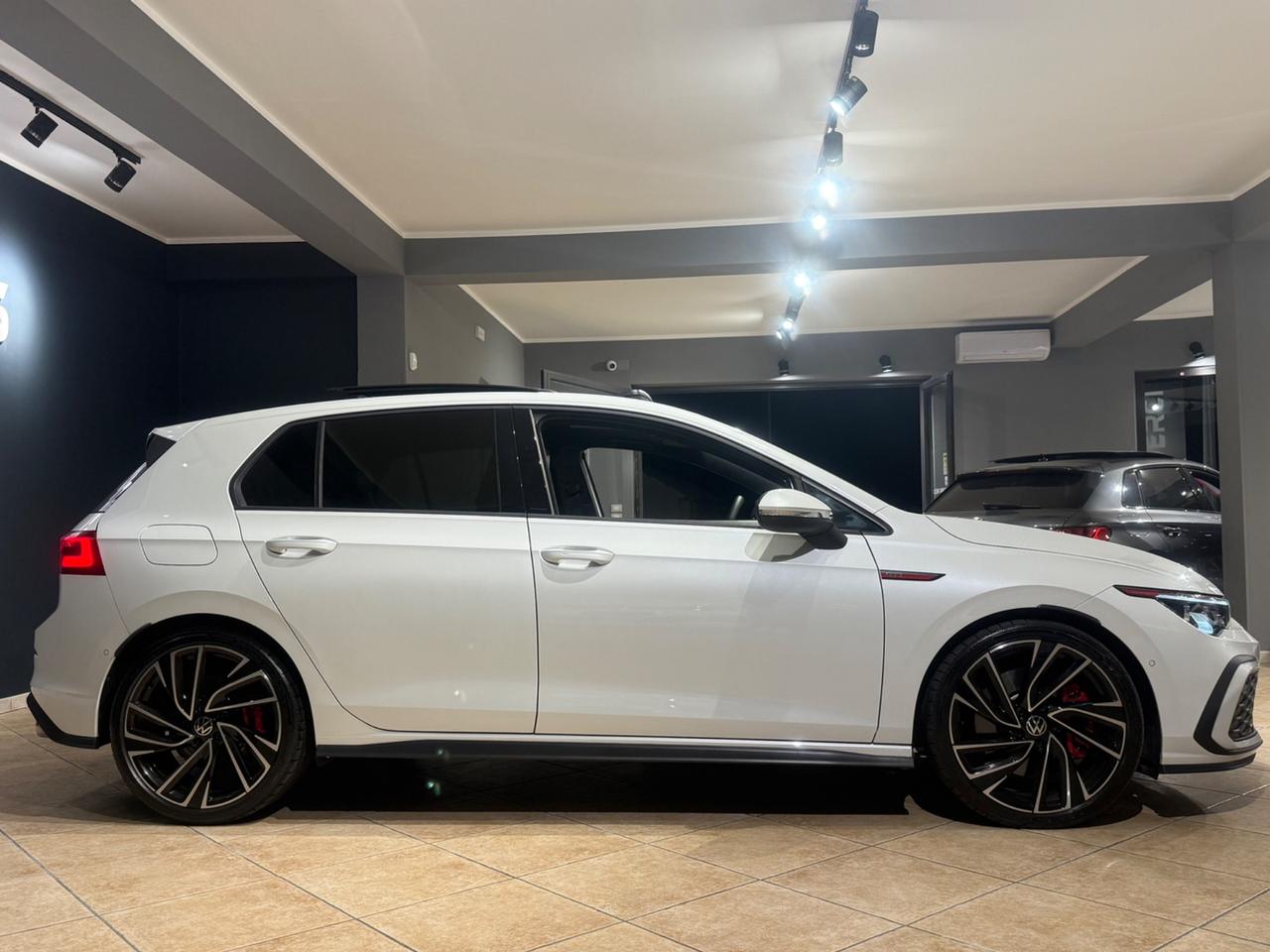 Volkswagen Golf GTI 2.0 TSI BlackStyle