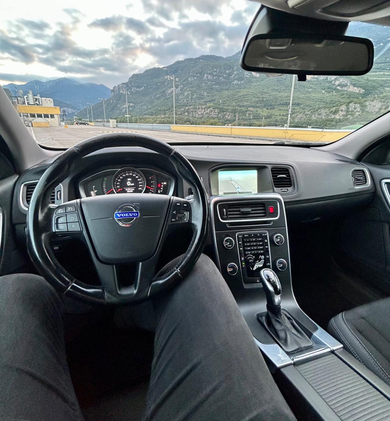 Volvo V60 Geartronic R-Design Momentum