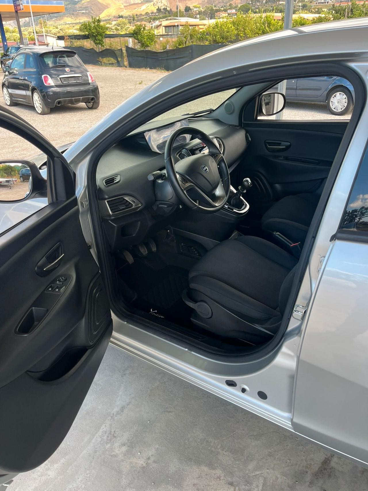 Lancia Ypsilon 1.2 69 CV 5 porte S&S Platinum