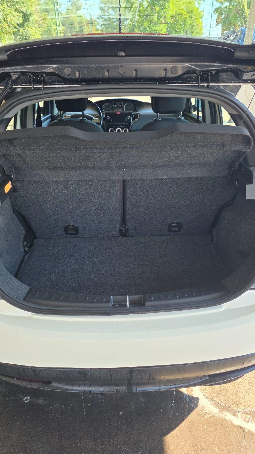 Lancia Ypsilon 0.9 TwinAir 85 CV 5 porte Metano Ecochic Elle