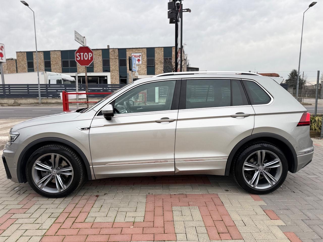Volkswagen Tiguan 2.0 TDI 190 CV. 4MOTION R-LINE.TETTO APRIBILE