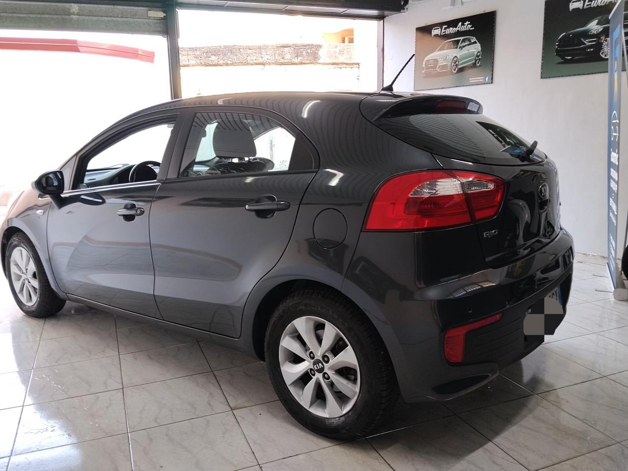 Kia Rio 1.1 diesel 2015 CON GARANZIA