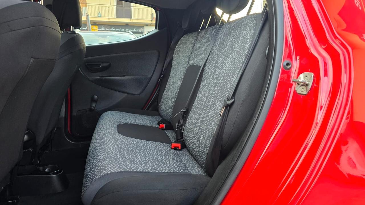 Lancia Ypsilon 1.0 FireFly 5 porte S&S Hybrid Ecochic Silver