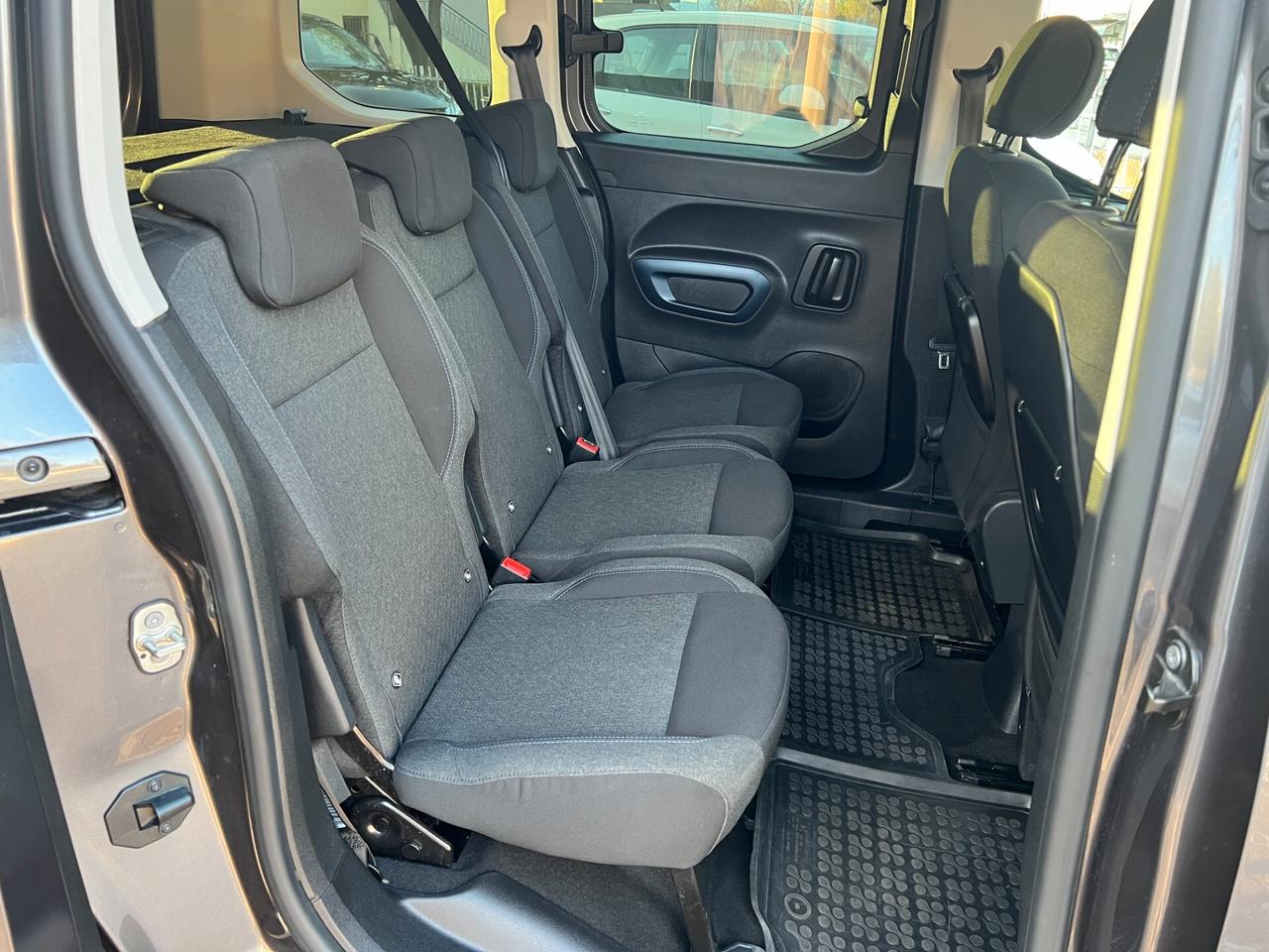 Fiat Doblo 1.5 BlueHdi 130CV AT8 Combi N1 Autocarro 5 posti