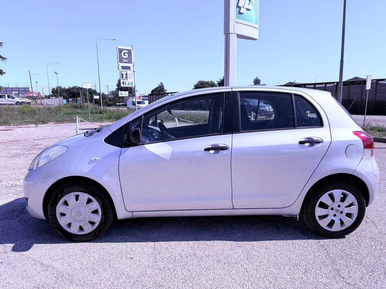 Toyota Yaris 1.0 5 porte Ok neopatentati
