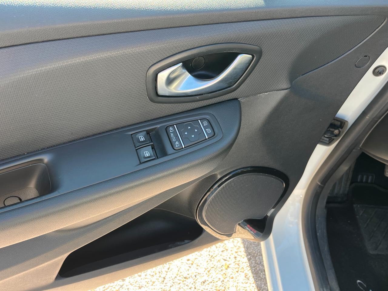 Renault Clio TCe 12V 75 CV 5 porte Moschino Intens