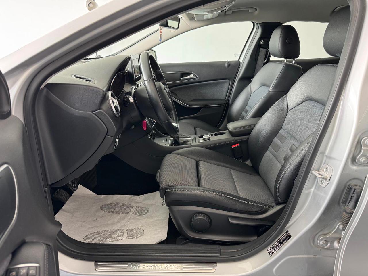 Mercedes-Benz GLA 200 d Sport Navi Pelle Pdc Retrocamera Uniprop