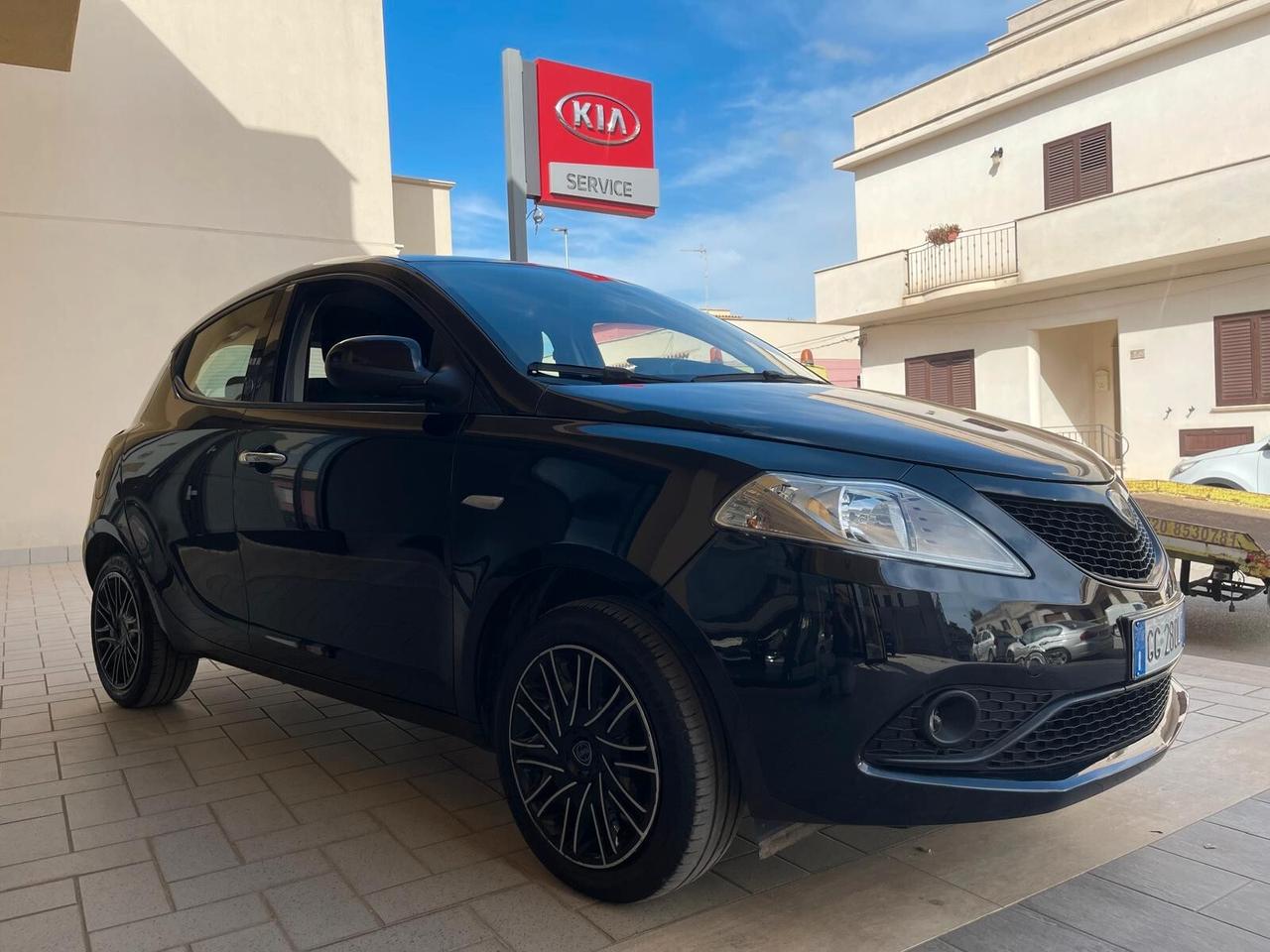 Lancia Ypsilon 1.0 FireFly 5 porte S&S Hybrid Ecochic Gold