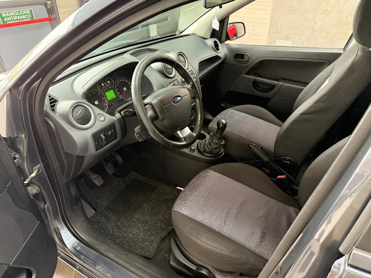 Ford Fiesta 1.2 16V 5p. Ghia