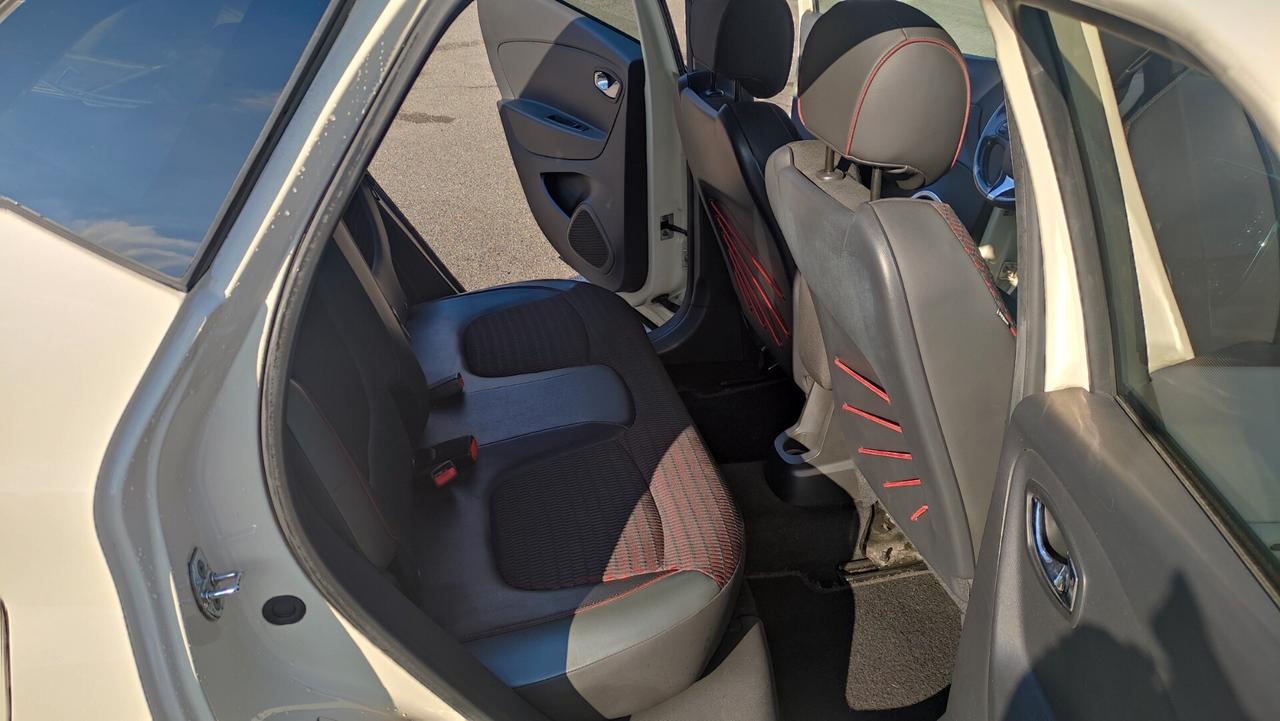 Renault Captur 1.5 dCi 8V 90 CV 66KW NEOPATENTATI - 2015