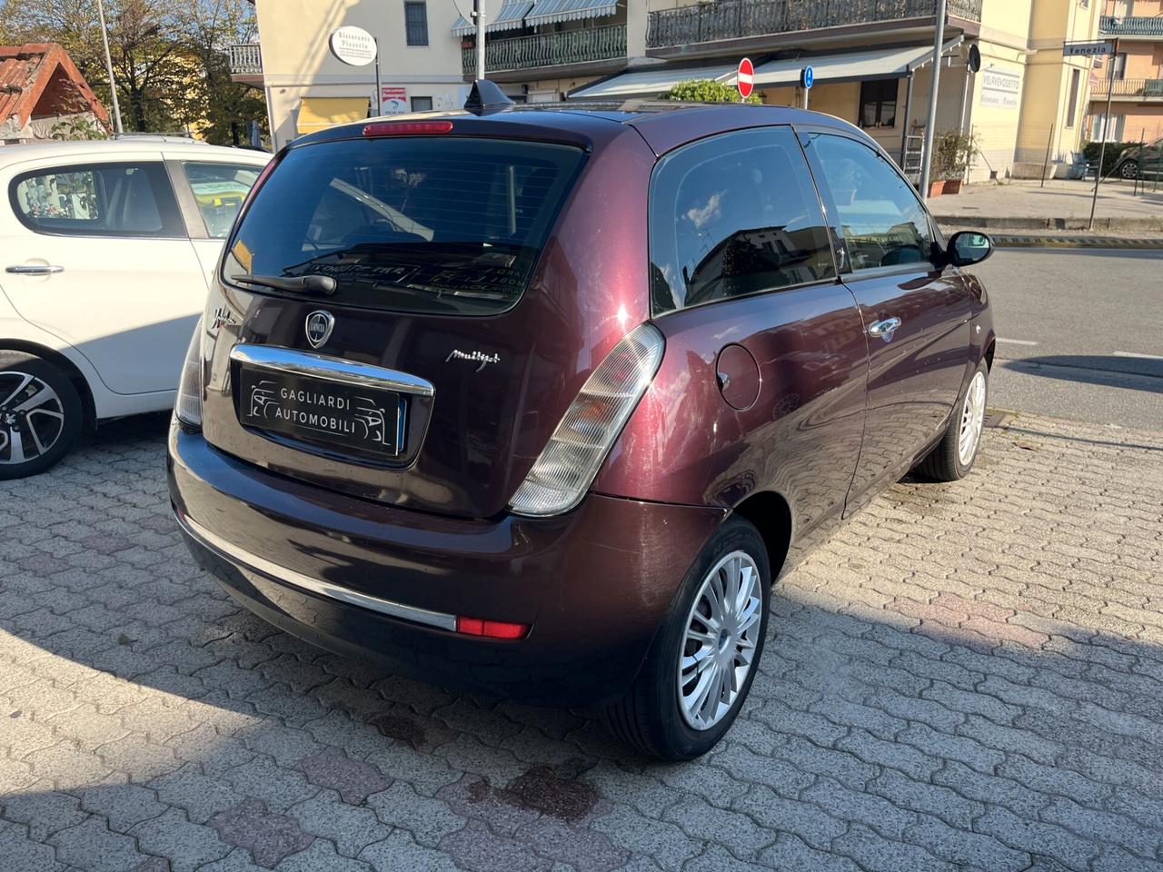 Lancia Ypsilon 1.3 MJT 75 CV Oro