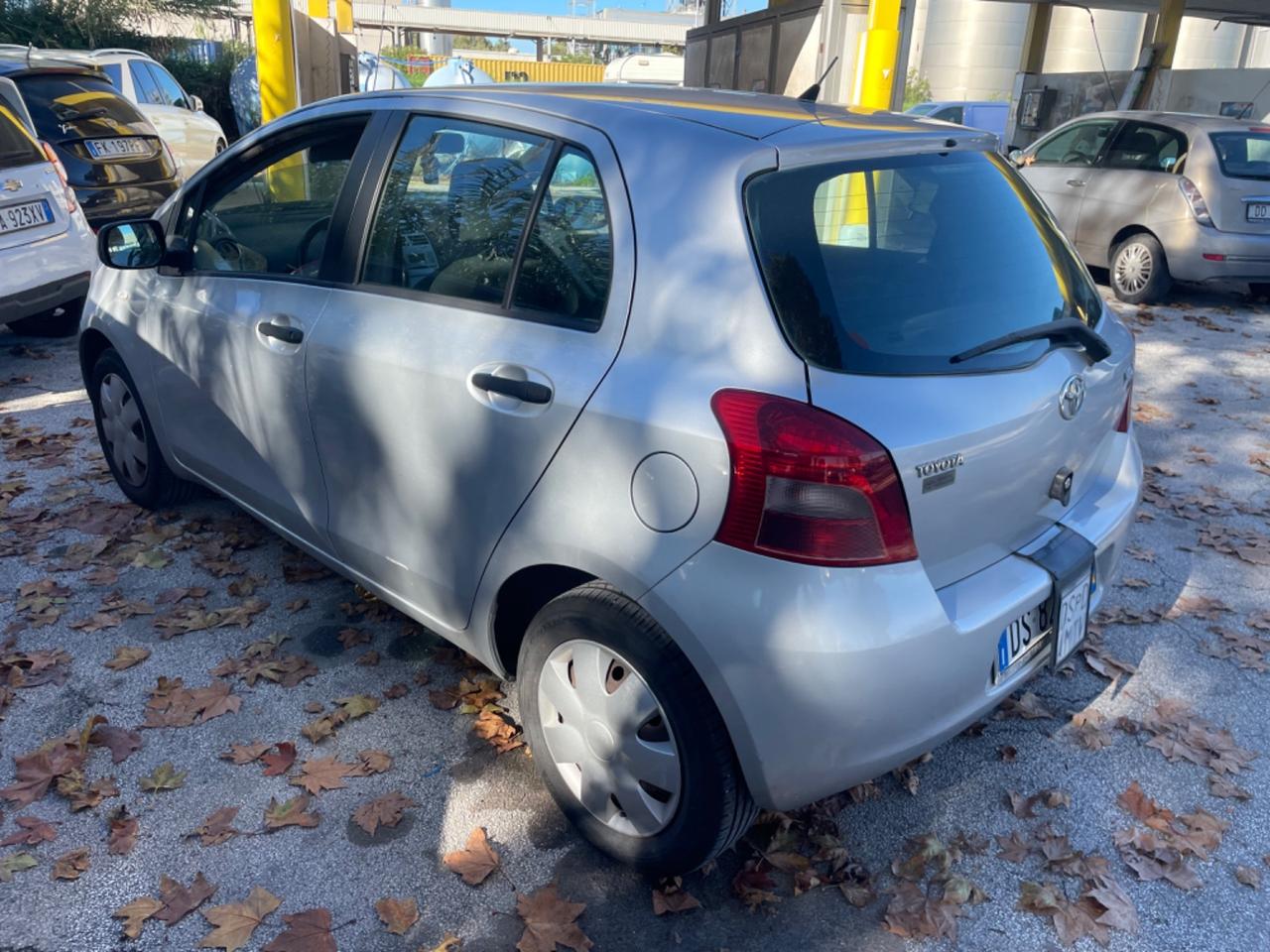 Toyota Yaris 1.0 5 porte
