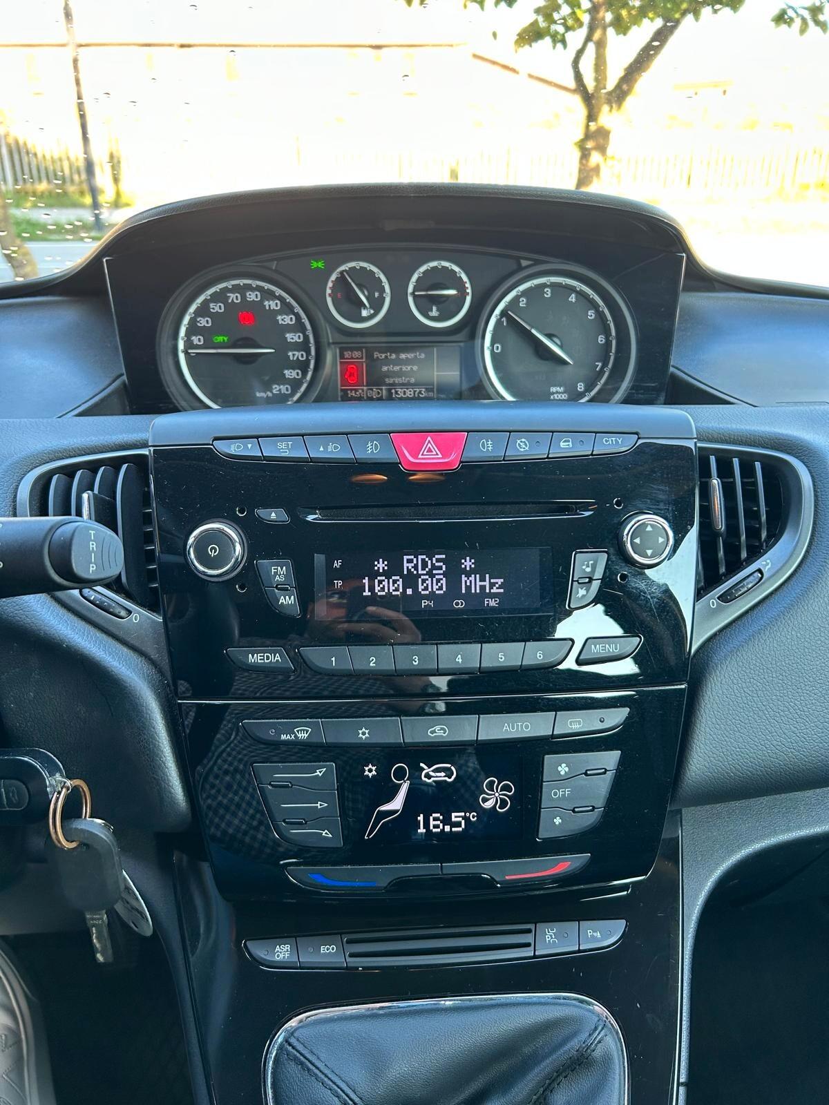Lancia Ypsilon 0.9 TwinAir 85 CV 5 porte S&S Platinum