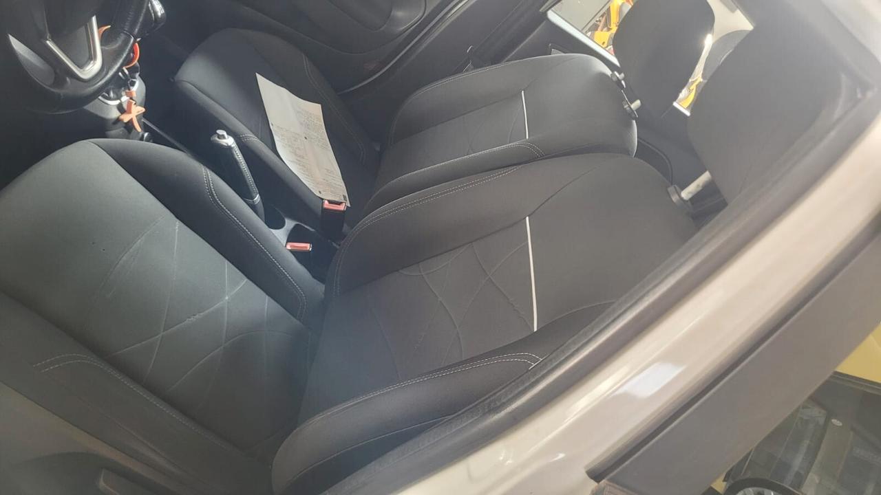 Ford Fiesta 1.5 TDCi 95CV AUTOCARRO CON I POSTI