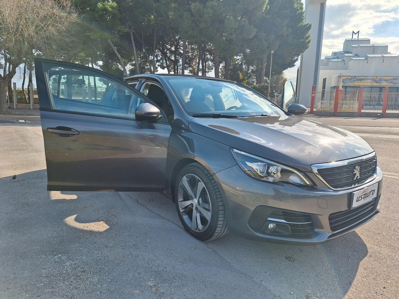 Peugeot 308 1.6HDi 120 cv BERLINA NAVI 2018 PERFETTA