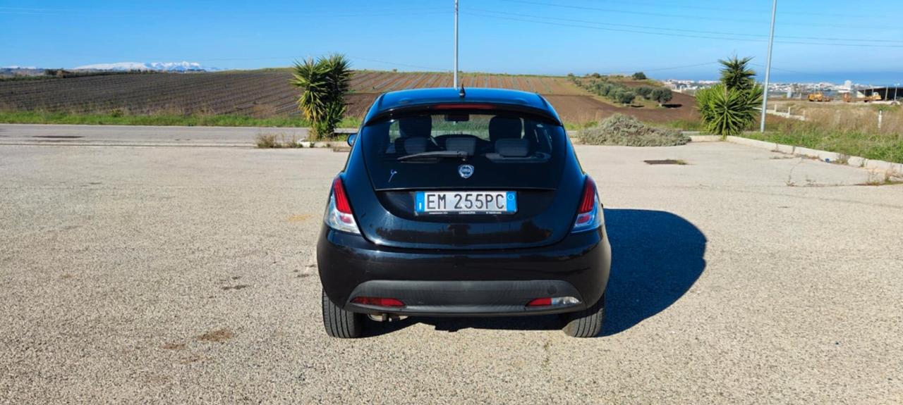 Lancia Ypsilon 1.2 69 CV 5 porte GPL Ecochic Platinum