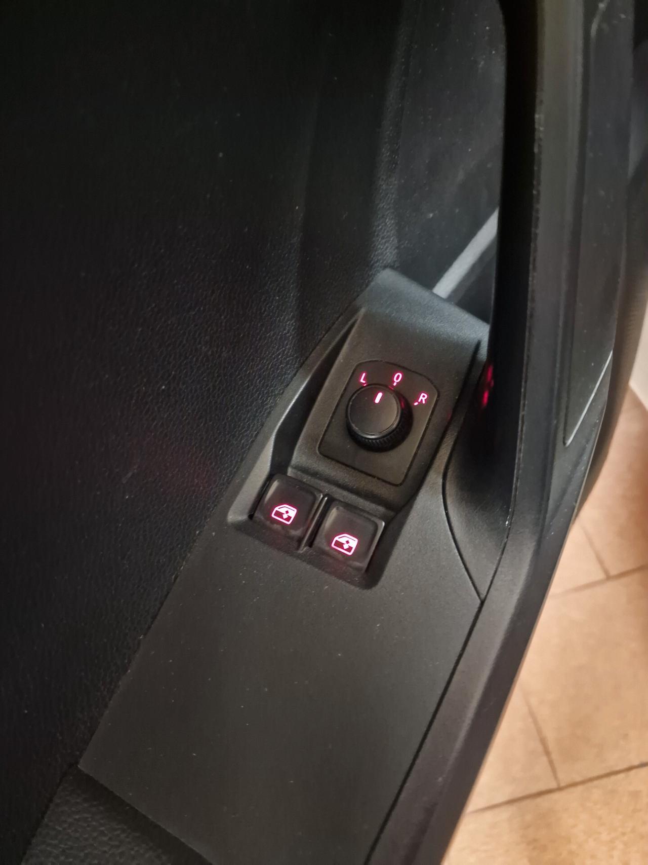 Seat Ibiza 1.0 TGI 5 porte FR, ok neopatentati