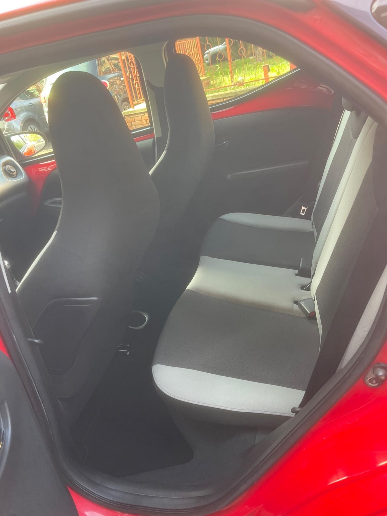 Toyota Aygo 1.0 VVT-i 69 CV 5 porte x-wave Bordeaux TSS