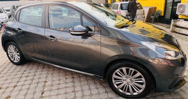 Peugeot 208 PureTech 82 5 porte Allure