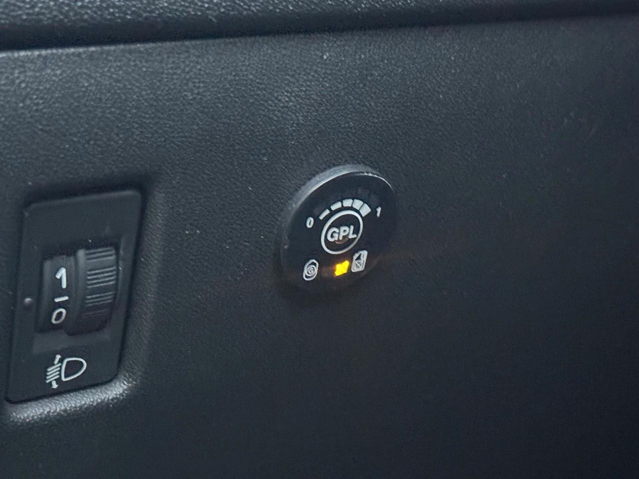 Peugeot 208 PureTech 82 5p. GPL Active