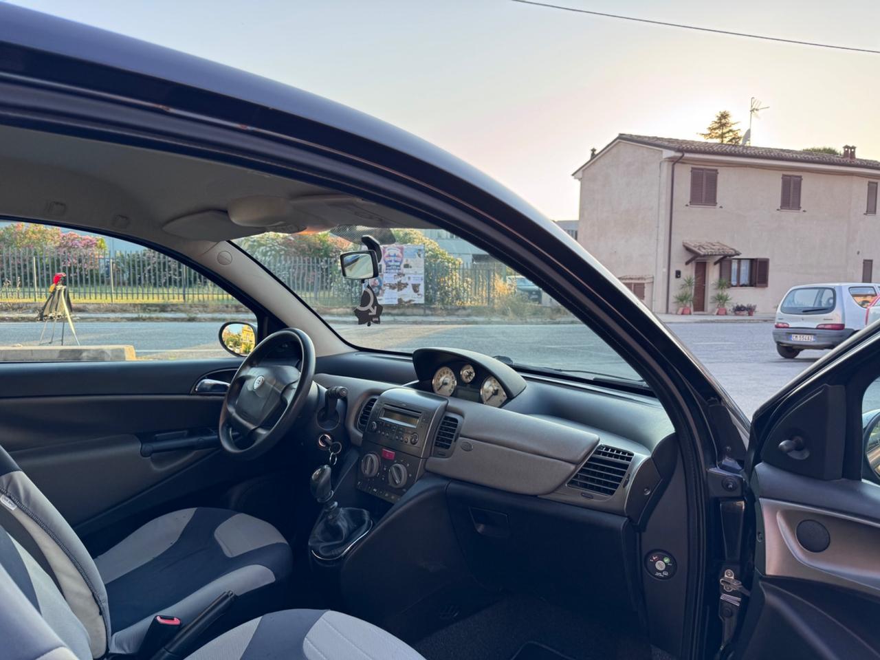 Lancia Ypsilon 1.2 Argento GPL