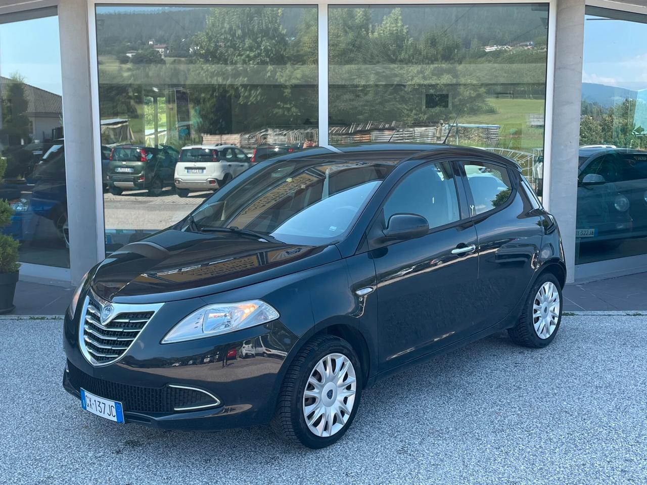 Lancia Ypsilon 1.2 69 CV 5 porte "NEOPATANTATI"