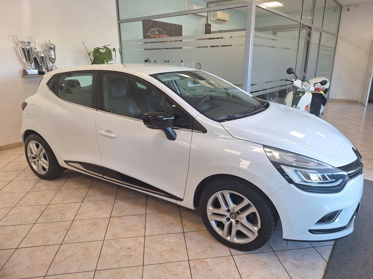 Renault Clio TCe 12V 90 CV GPL 5 porte Moschino Life