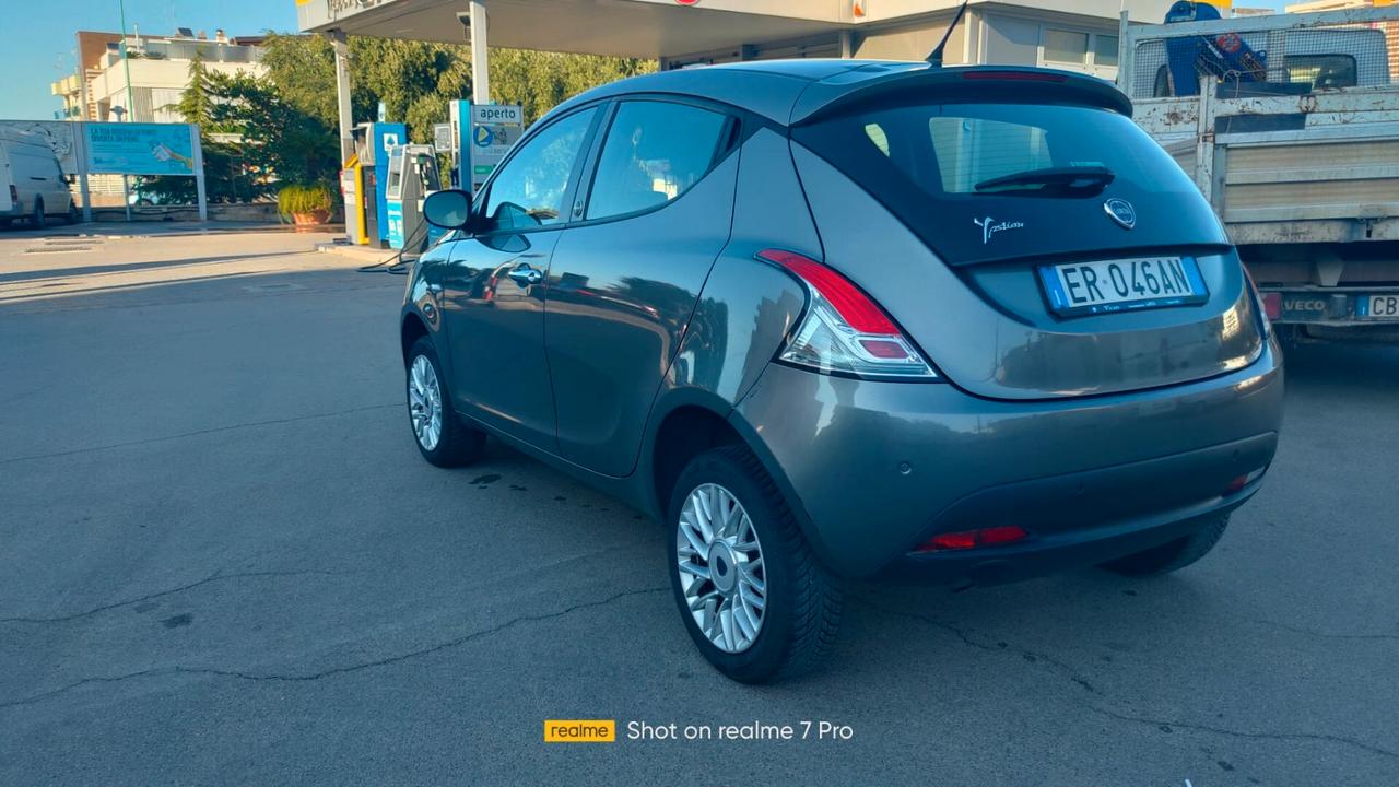 Ypsilon 0.9 t.air Gold ecochic metano 80cv